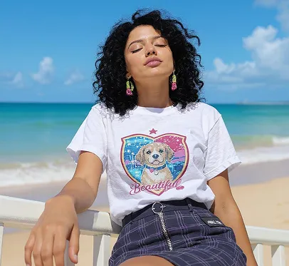 Change the background of this picture to the seaside